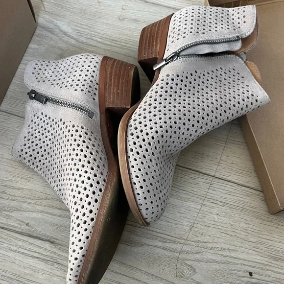 Lucky brand low beige booties 10M - Picture 2 of 6